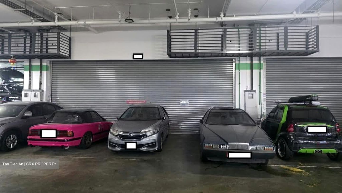 Carros Centre (D25), Factory #635425541
